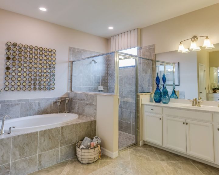 A bathroom with two sinks and a bathtub.